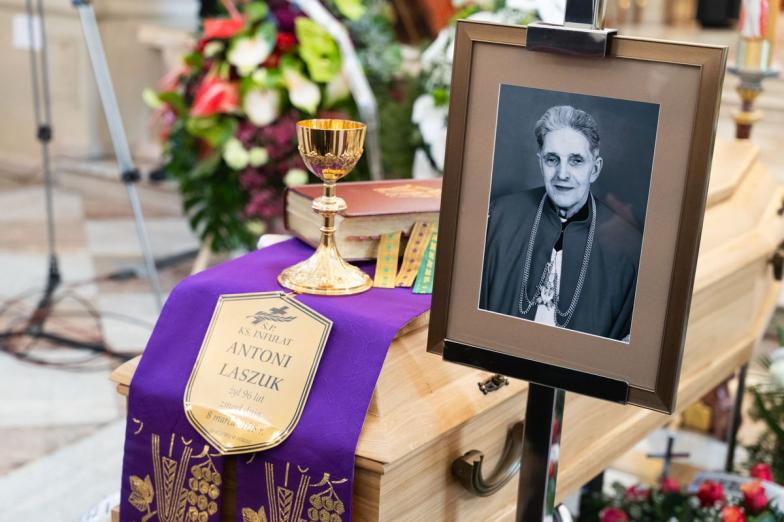 Serce przy Bogu, ręce przy pracy... Ostatnie pożegnanie ks. inf. Antoniego Laszuka