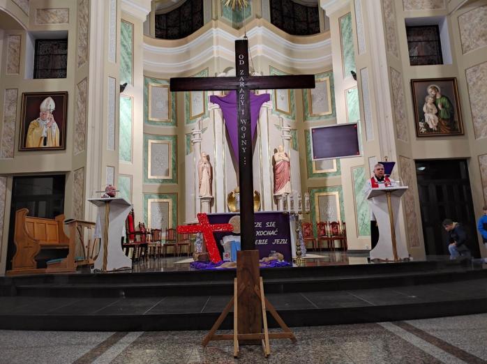 Modlitwa i Krzyż na ulicach miasta